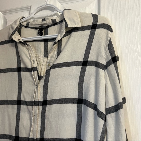 H&M Black & White Plaid Shirt - Picture 3 of 7